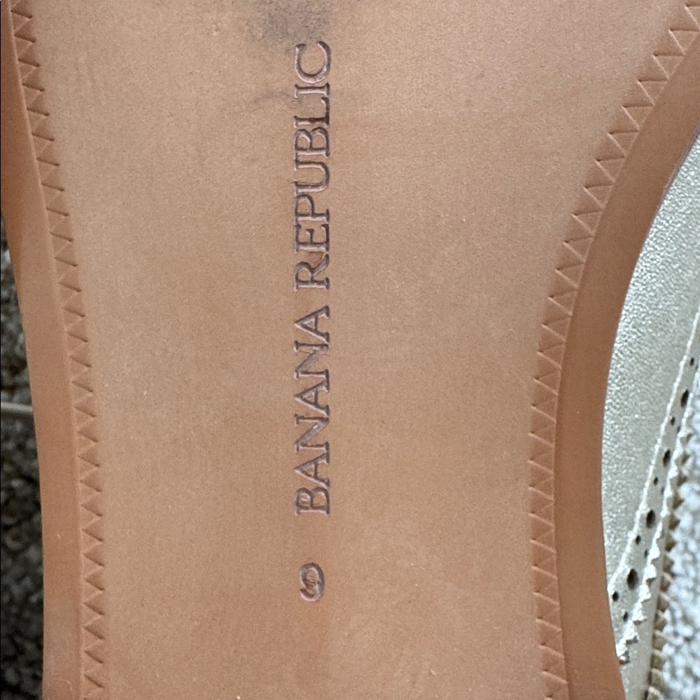 Banana Republic Metallic Leather Brogue Oxfords | Size 9 | Polished Neutral Flat - Picture 9 of 9